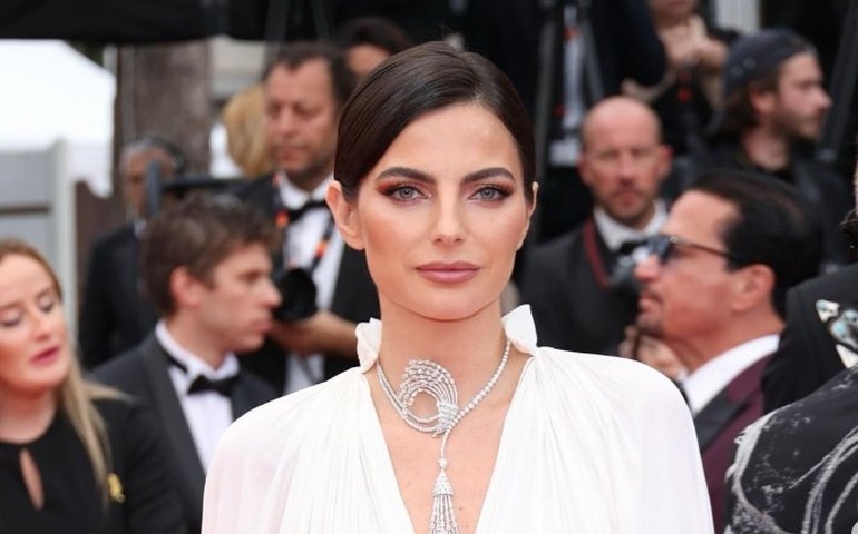 Kelly Piquet mostra produção de luxo e vinho de 5 mil para um 'encontro'