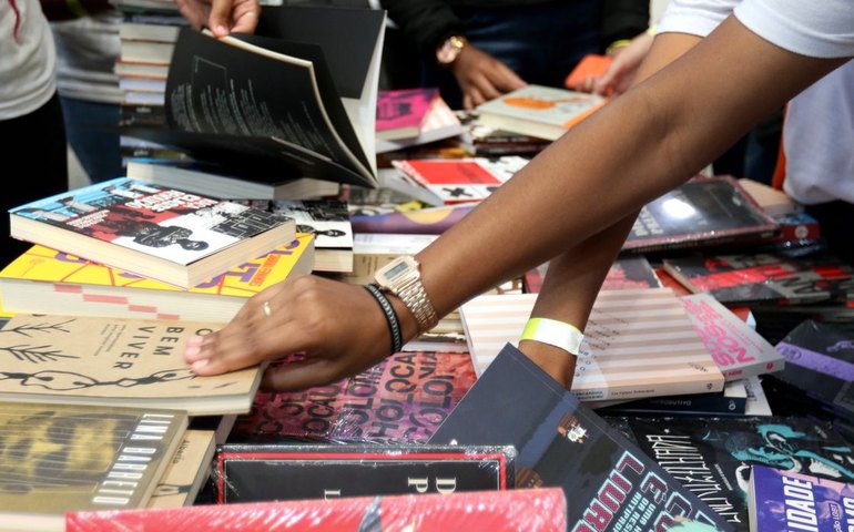 Começa Feira do Livro da Unesp