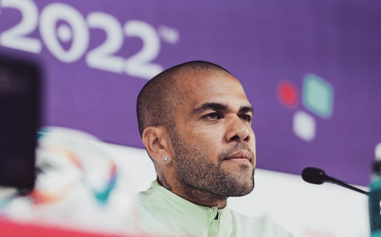 Julgamento de Daniel Alves: 1º dia tem jogador em silêncio e mulher reafirmando agressão sexual
