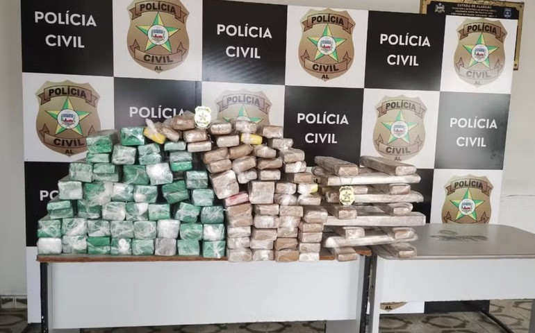 Polícia Civil prende casal e faz maior apreensão de maconha prensada deste ano em Alagoas