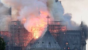 NOTRE DANE QUEIMANDO