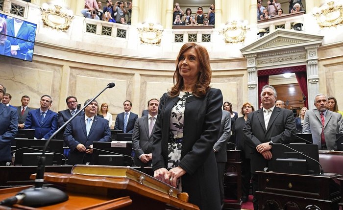 Cristina Kirchner toma posse como senadora no Congresso da Argentina, em imagem de arquivo (Foto: Gabriel Cano/Senado da Argentina/AFP)