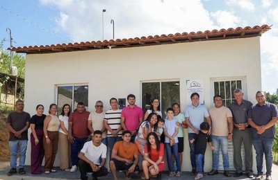Prefeito Jorge Galvão entrega nova casa popular no Sítio Boa Vista, em Jundiá