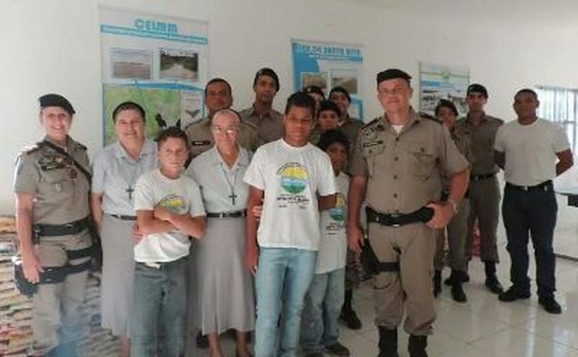 Alunos do CFP realizam entrega de 770 Kg em alimentos a instituição de caridade na Barra Nova