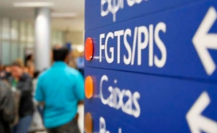 Tem direito ao abono as pessoas cadastradas no PIS/Pasep há, pelo menos, cinco anos e ter trabalhado com carteira assinada em 2018 por, no mínimo, 30 dias, com remuneração salarial até dois salários