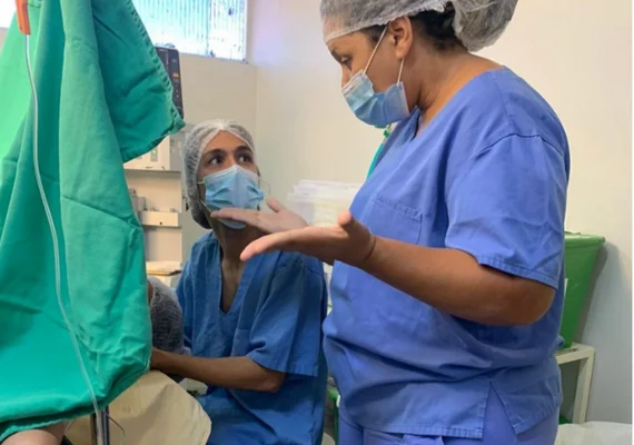 Deficiente auditiva tem parto com auxílio de intérprete de libras em Maceió