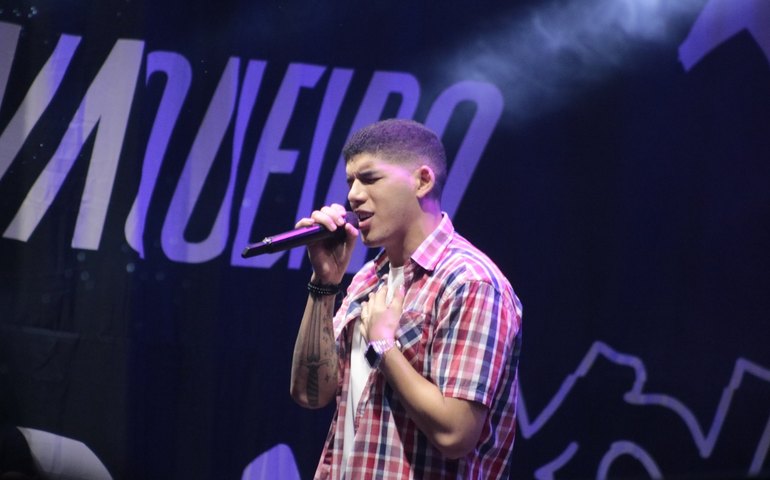 Mesmo com muita chuva Zé Vaqueiro levou multidão ao São João de Palmeira