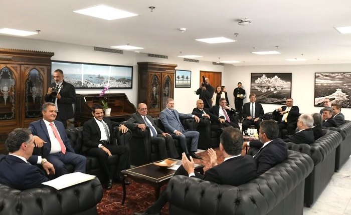 Reunião com representantes dos Poderes para discutir as emendas parlamentares