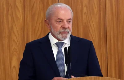 Lula comenta prisão de Jair Bolsonaro: "Lição de democracia”