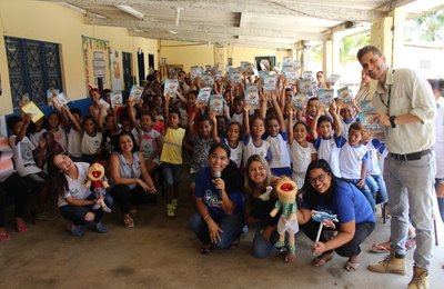 Risco Fauna leva informações a alunos para evitar descarte irregular de resíduos