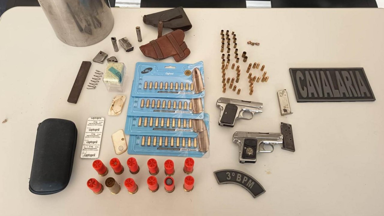 Polícia Militar apreende armas e prende suspeito após violência doméstica