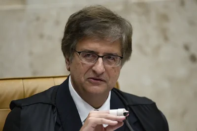 PGR é contra pedido de Bolsonaro para tirar Dino e Zanin de julgamento