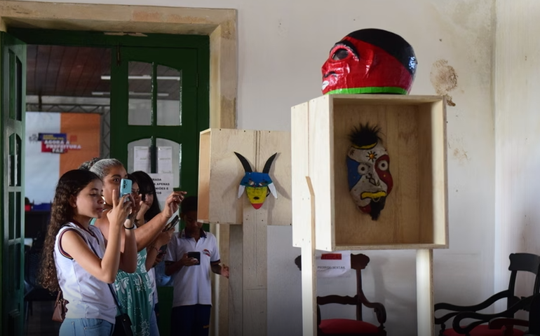 Rota das Máscaras inclui trabalho do artistas plástico e carnavalesco Tadeu dos Bonecos