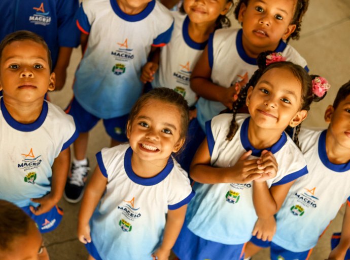 Maceió institui Política de Educação em Tempo Integral na rede pública municipal de ensino