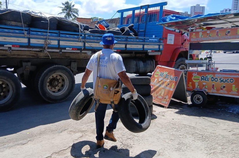 Mutirão da Prefeitura de Maceió recolhe pneus em terrenos baldios, borracharias e ferros-velhos