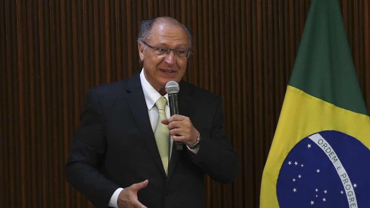 Alckmin visita concessionária Fiat e cita alta de 108% nas vendas