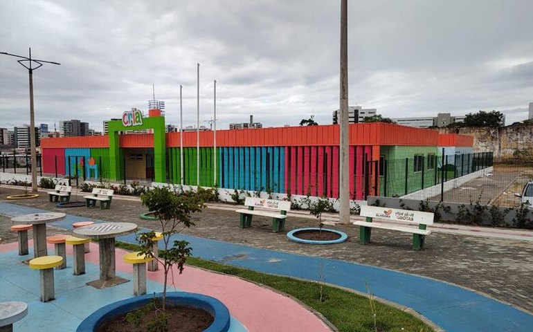 Paulo Dantas visita obras da Creche Cria na Grota do Cigano, nesta segunda (7)