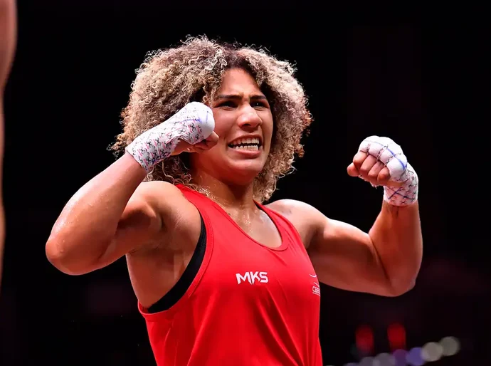 Brasileira Rebeca Lima é campeã mundial de boxe em Liverpool