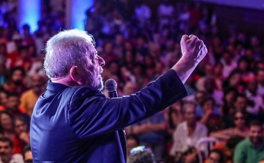 ‘Se não for candidato, serei cabo eleitoral’, diz Lula em ato público em SP