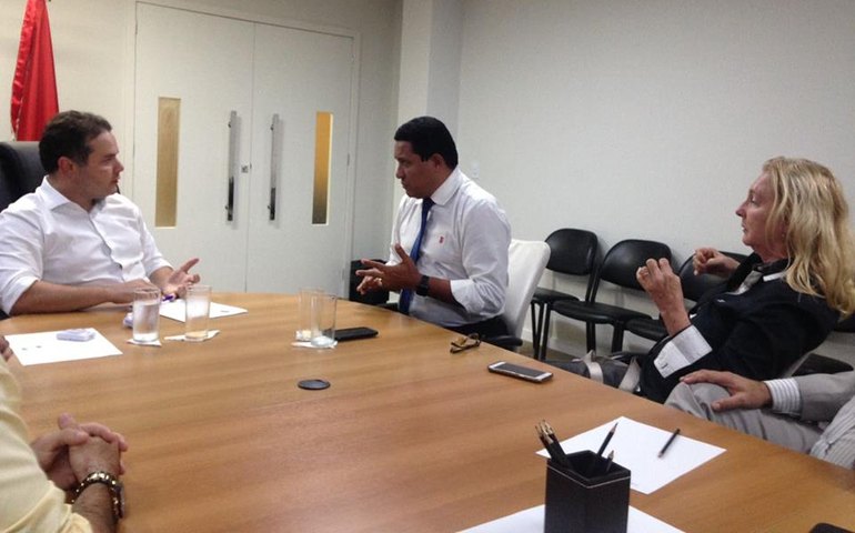 Júlio Cezar e Renan Filho discutem ações estruturantes para Palmeira dos Índios