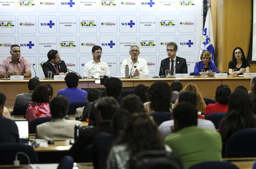 Saúde anuncia 3 mil vagas de residência e 900 para especialistas