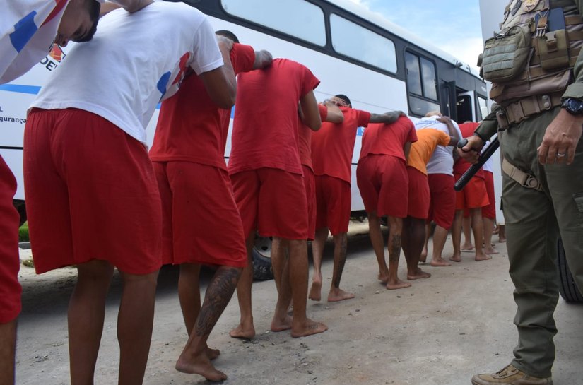 Operação “Domínio Estratégico”: mais de 600 presos são transferidos para Maceió