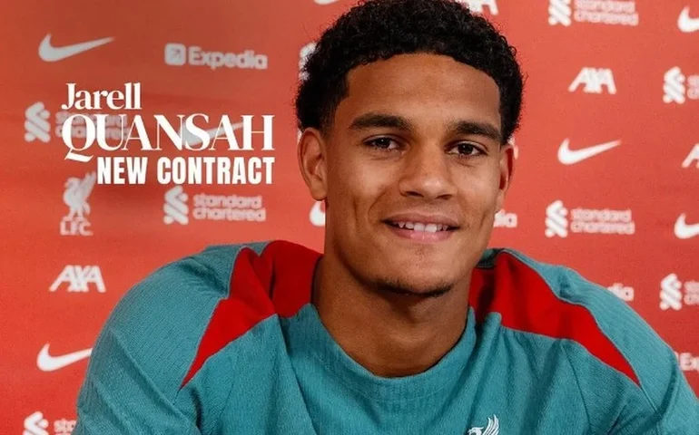 Jovem Quansah comemora novo contrato com o Liverpool: 'Não há lugar melhor para estar'