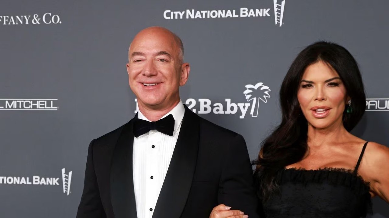 Jeff Bezos está noivo da apresentadora Lauren Sánchez, diz site