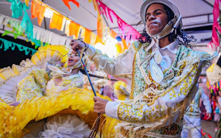 Mesmo sob chuva, Vale do Perucaba e Manoel Teles animam o 3º dia dos Arraiais comunitários de Arapiraca