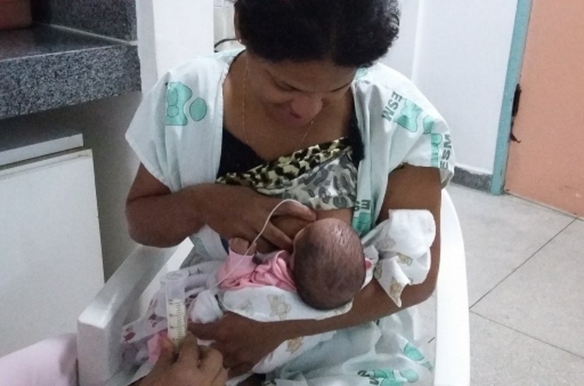 Lactantes são incentivadas a doarem excesso de leite à maternidade