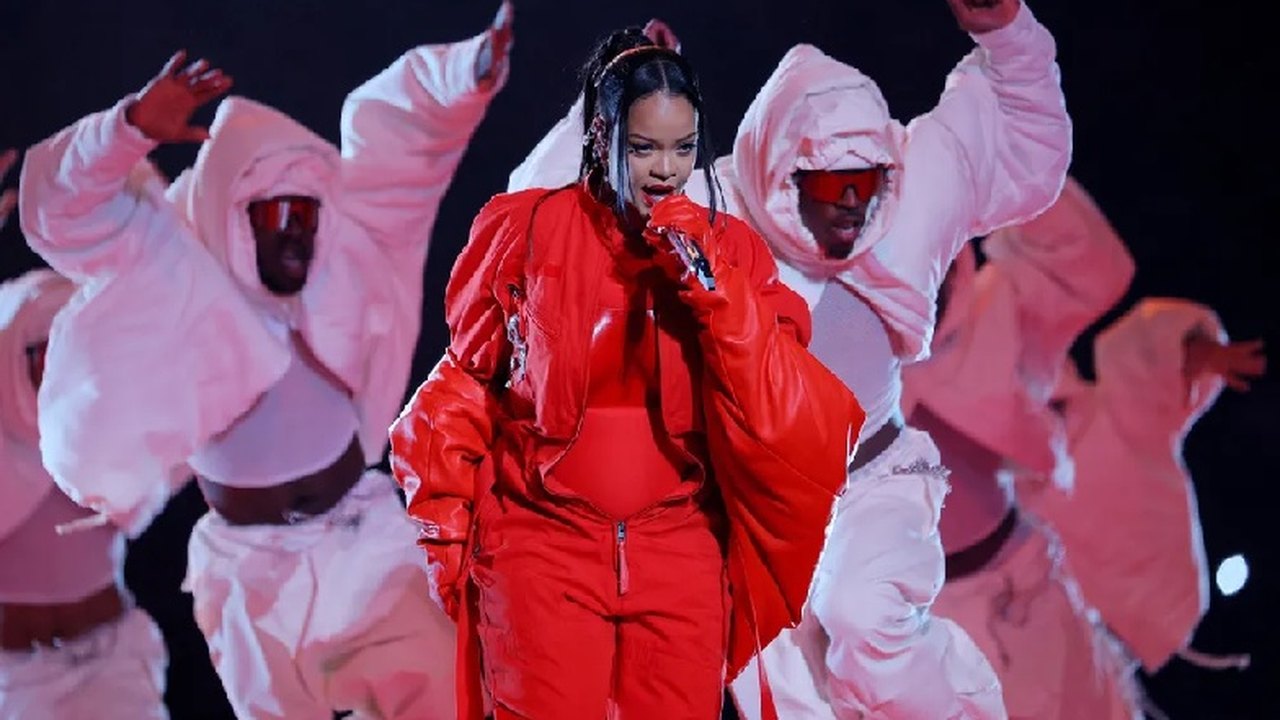 Rihanna é a artista com maior audiência da história do Super Bowl