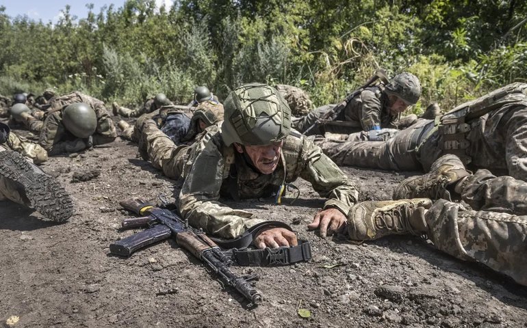 Veja a história dos recrutas sem formação militar enviados pela Ucrânia para o front