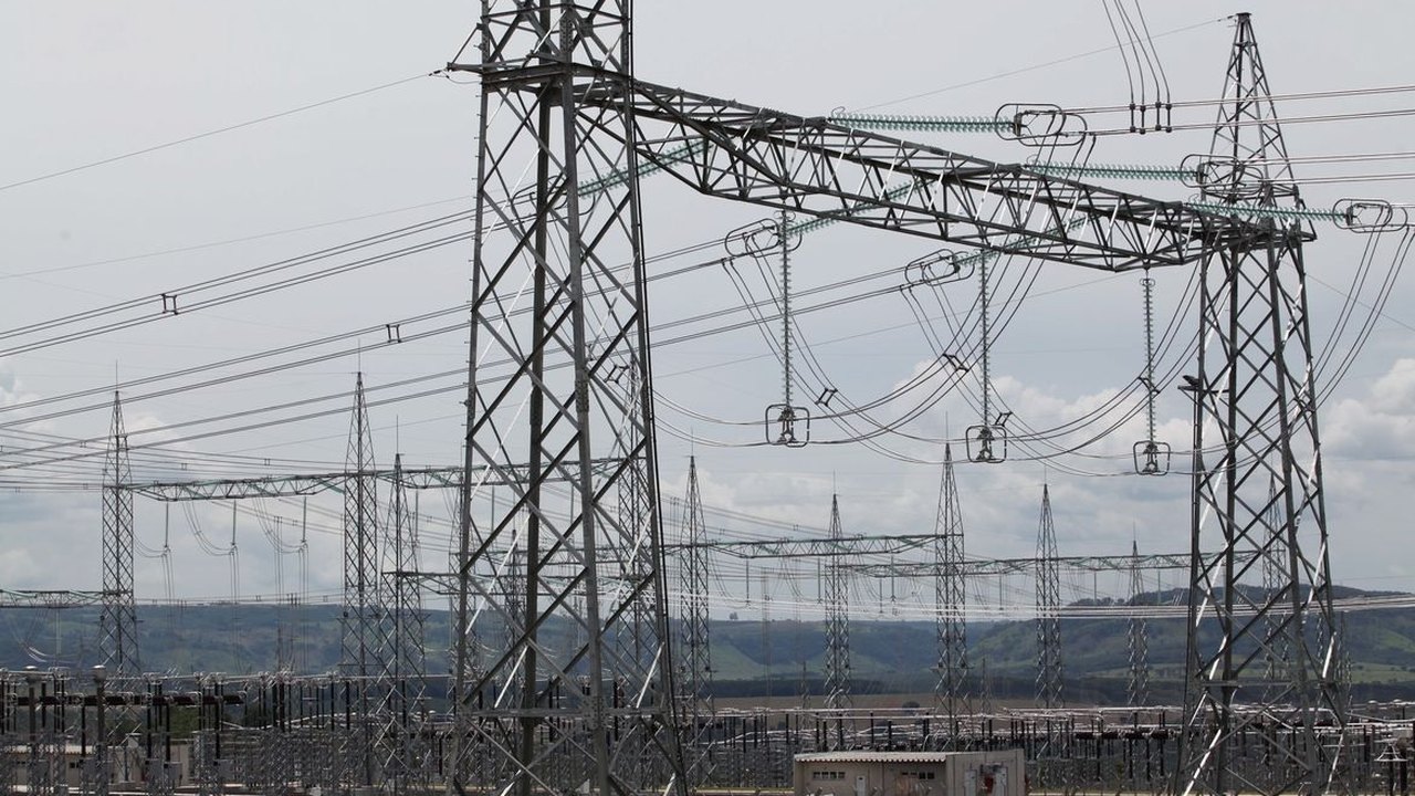 São Paulo só terá o restabelecimento completo de energia na terça-feira, diz Enel
