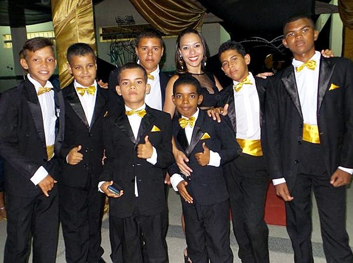 Escola faz formatura do 5º ano para estimular alunos