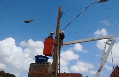 Iluminação: visitas às comunidades reforçam trabalho da Sima