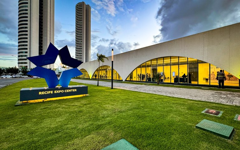 Recife Expo Center ilumina sua fachada de amarelo em apoio à campanha de prevenção ao suicídio