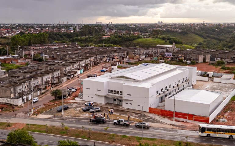 JHC visita obras da creche Gigantinhos Morada do Planalto, no Benedito Bentes