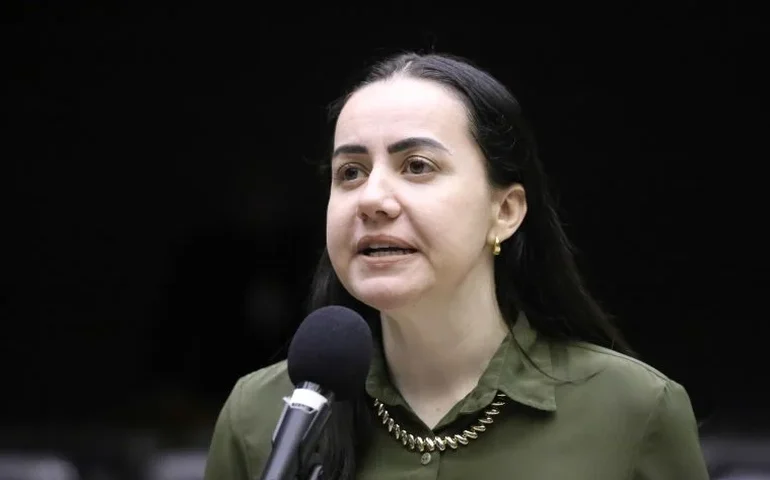 Comissão aprova inclusão de pessoas idosas no programa Educação de Jovens e Adultos