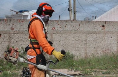  Prefeitura realiza mutirões de limpeza em diversos bairros de Arapiraca 