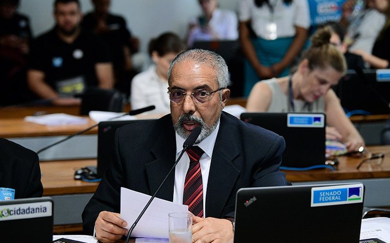 CAS aprova abono do PIS a empregadas e empregados domésticos