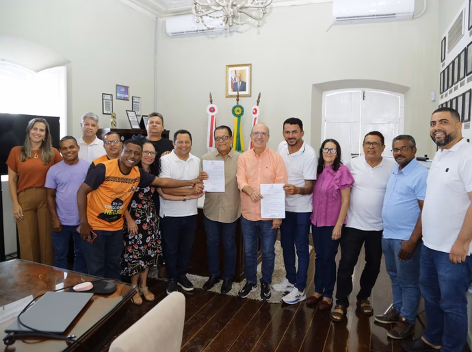 Prefeito Ronaldo Lopes sanciona projetos de lei que institui a Semana da Consciência Negra e Aluno Nota Dez em Penedo