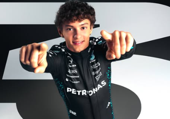 Antonelli se forma no Ensino Médio e comemora 'concentração total' nas corridas da F-1