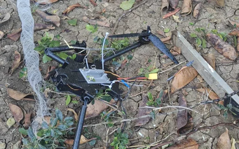 Hezbollah adota uma nova arma: drones de fibra óptica, amplamente utilizados na guerra na Ucrânia.