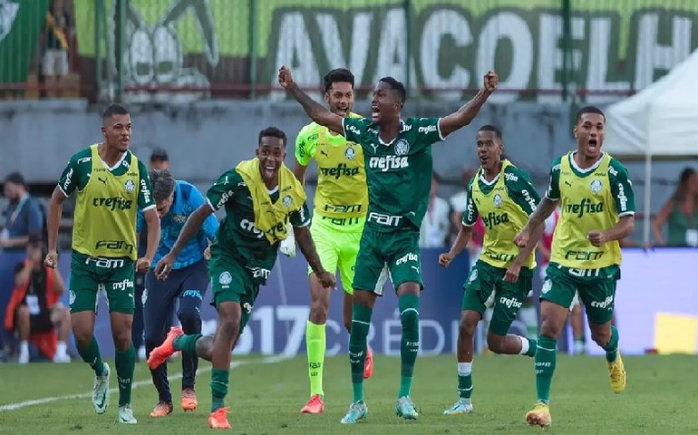 Palmeiras derrota América-MG com gol nos acréscimos e conquista bi da Copinha