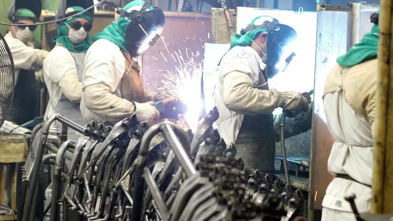 Nos EUA, índice de atividade industrial Empire State salta a 11,9 em agosto