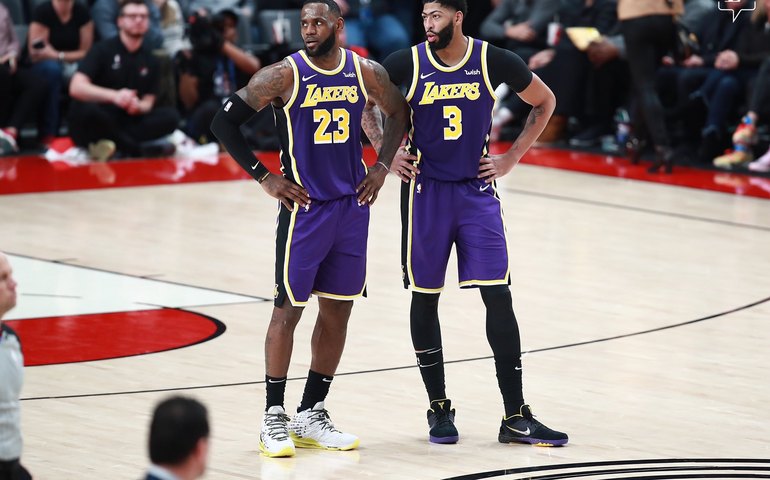 Lakers batem os Timberwolves aceleram ritmo para chegar aos playoffs na NBA