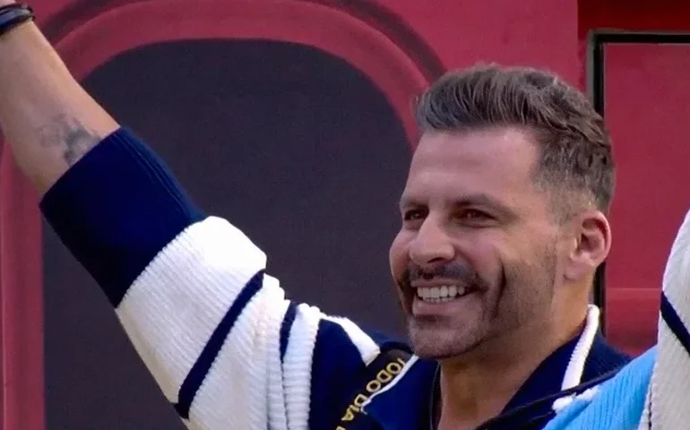 'Estava brigando comigo mesmo': Henri Castelli fala sobre crise convulsiva após deixar o BBB