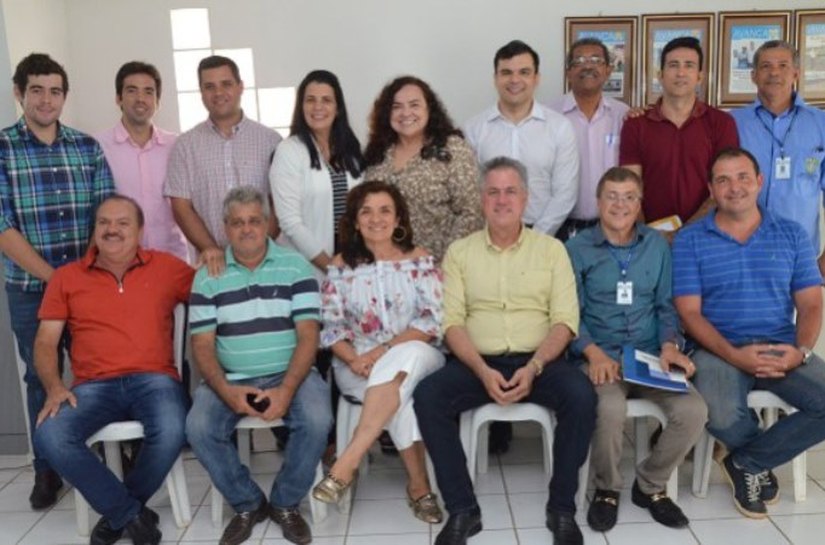 Prefeito reúne secretários de Coruripe em entrevista para programa de rádio