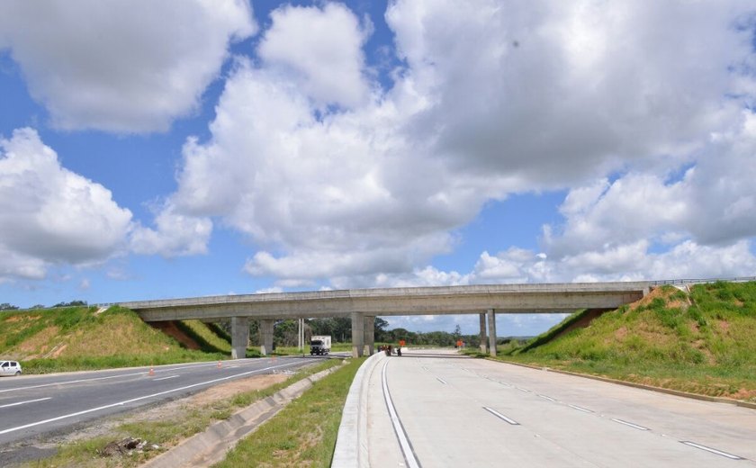 Jovem é assassinado a facadas embaixo de um viaduto em Messias