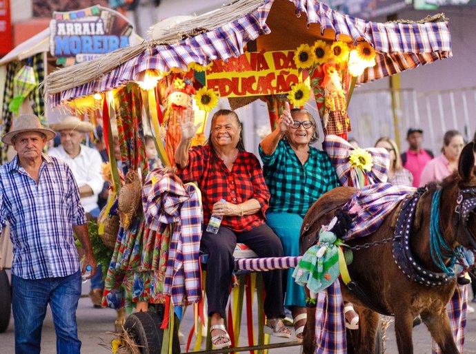 Tradição e muita animação marcam 9º Desfile das Carroças de Palmeira com 38 escolas e 1.800 participantes